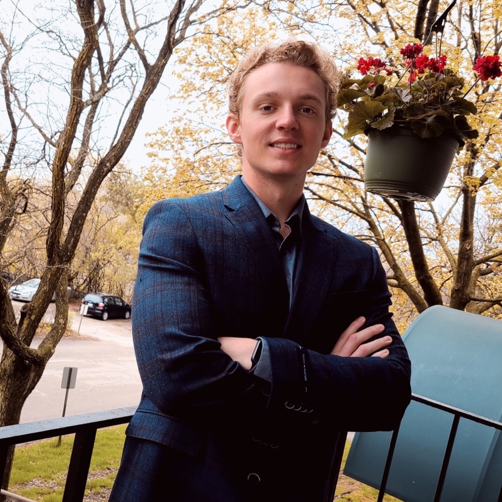 Meet your Posher, Alex